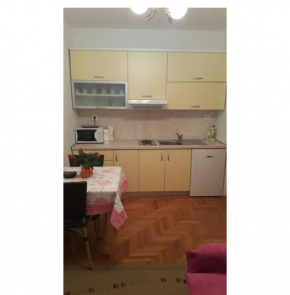 apartmant yellow for 2